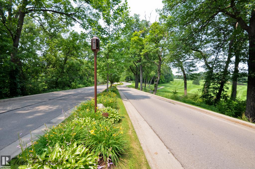 Road Entrance to Oak Pointe